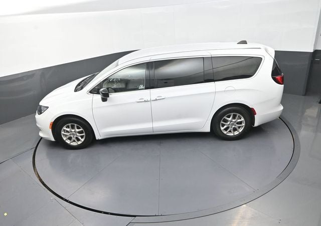2024 Chrysler Voyager LX