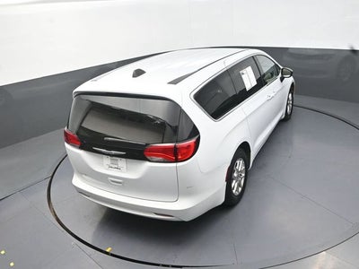 2024 Chrysler Voyager LX