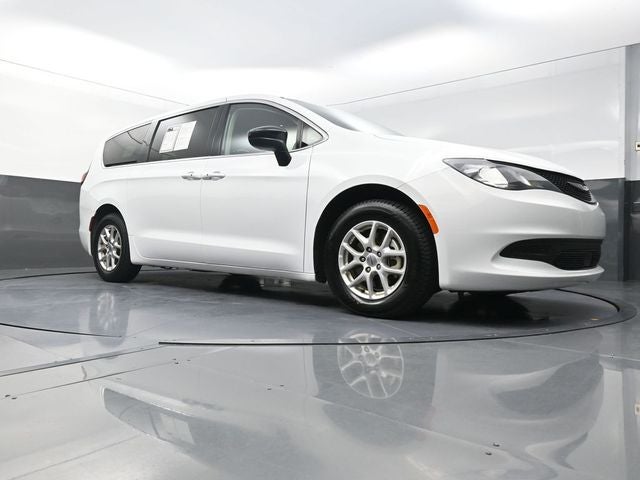 2024 Chrysler Voyager LX
