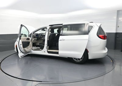 2024 Chrysler Voyager LX