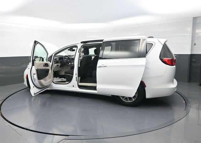 2024 Chrysler Voyager LX