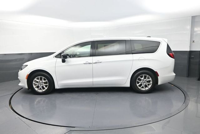 2024 Chrysler Voyager LX
