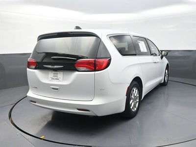 2024 Chrysler Voyager LX