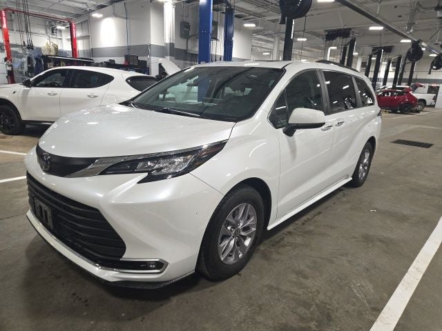 2022 Toyota Sienna XLE 7 Passenger