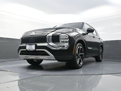 2023 Mitsubishi Outlander SE