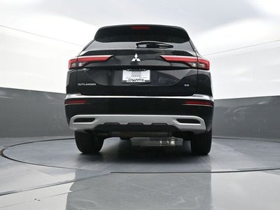 2023 Mitsubishi Outlander SE