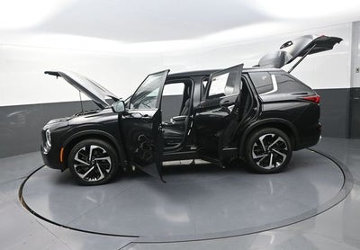 2023 Mitsubishi Outlander SE