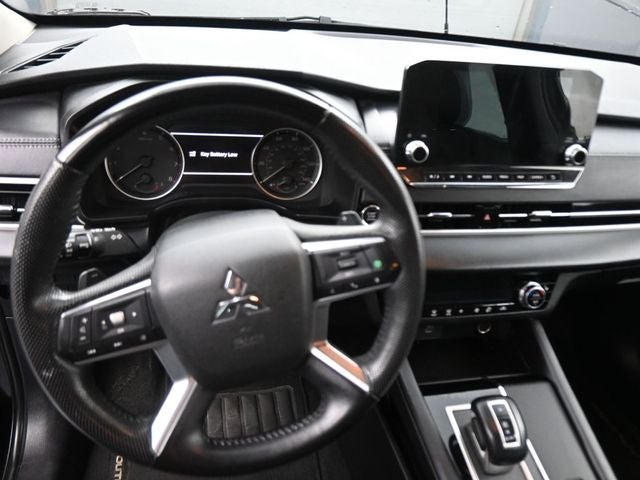 2023 Mitsubishi Outlander SE