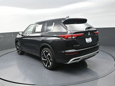 2023 Mitsubishi Outlander SE