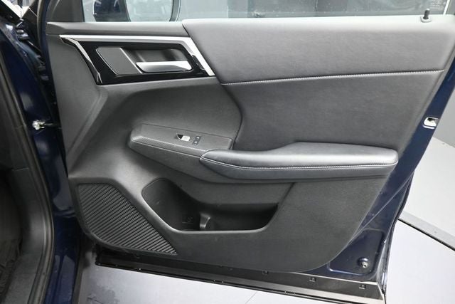 2024 Mitsubishi Outlander Base