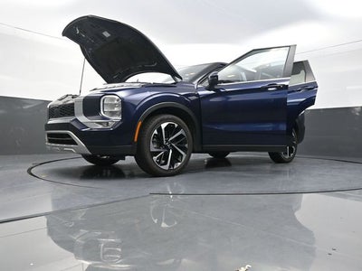 2024 Mitsubishi Outlander Base