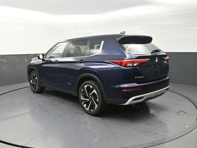 2024 Mitsubishi Outlander Base