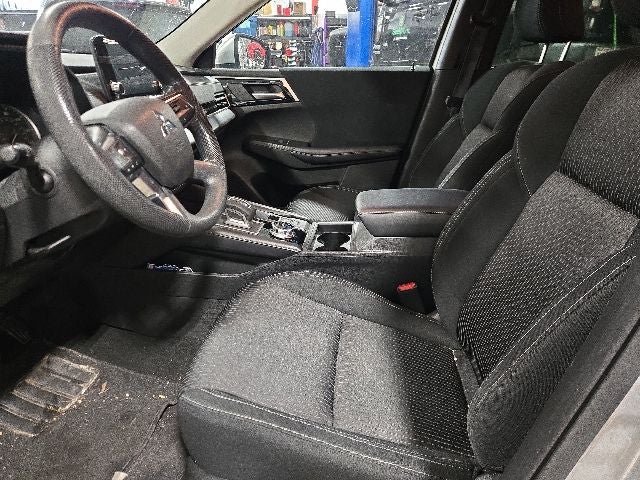 2022 Mitsubishi Outlander ES