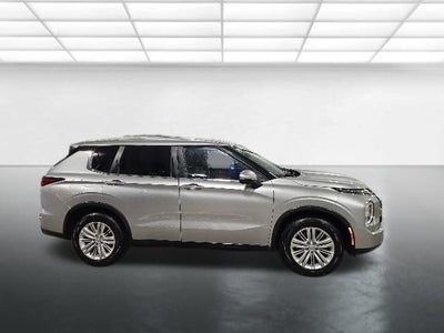 2022 Mitsubishi Outlander ES