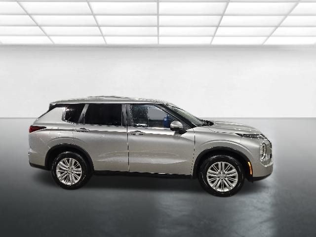2022 Mitsubishi Outlander ES
