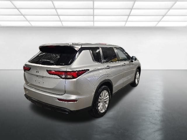 2022 Mitsubishi Outlander ES