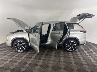 2023 Mitsubishi Outlander Base