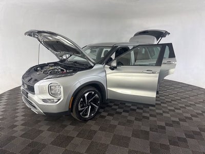 2023 Mitsubishi Outlander Base