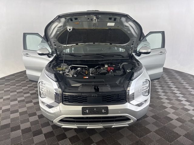2023 Mitsubishi Outlander Base