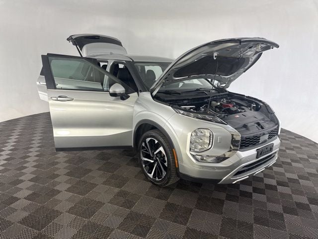 2023 Mitsubishi Outlander Base