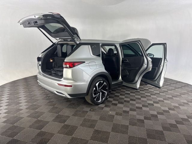 2023 Mitsubishi Outlander Base