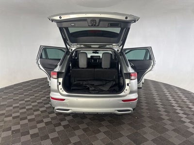 2023 Mitsubishi Outlander Base