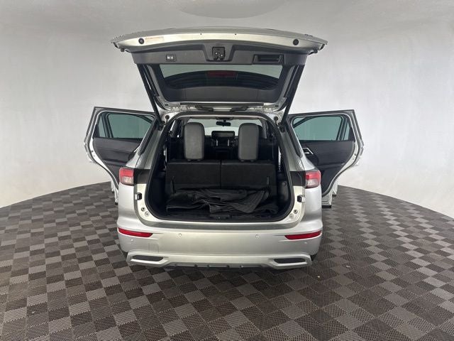 2023 Mitsubishi Outlander Base