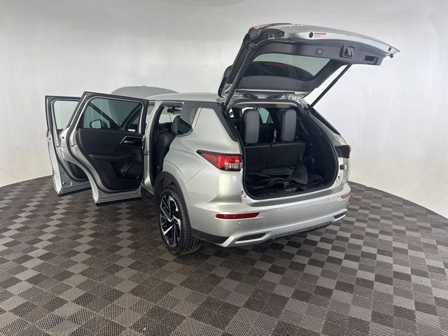2023 Mitsubishi Outlander Base