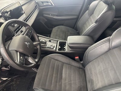2023 Mitsubishi Outlander Base