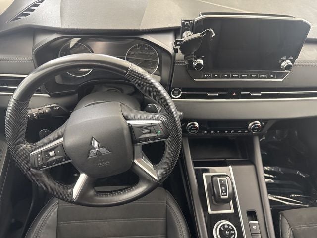 2023 Mitsubishi Outlander Base