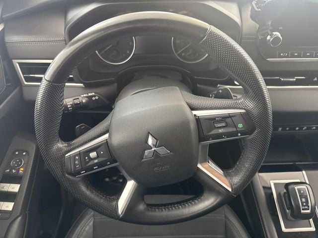 2023 Mitsubishi Outlander Base