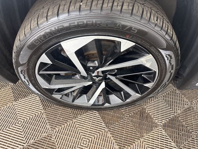 2023 Mitsubishi Outlander Base
