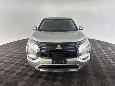 2023 Mitsubishi Outlander Base