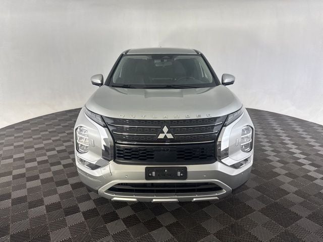 2023 Mitsubishi Outlander Base