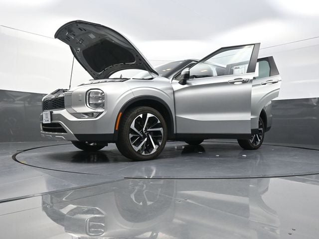 2023 Mitsubishi Outlander Base