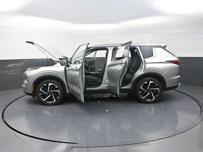2023 Mitsubishi Outlander Base