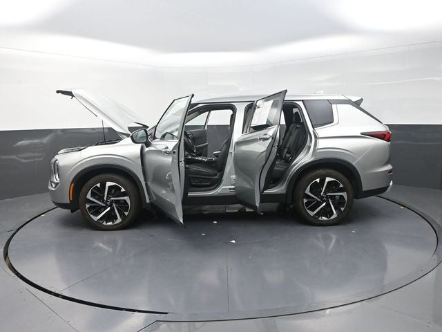 2023 Mitsubishi Outlander Base