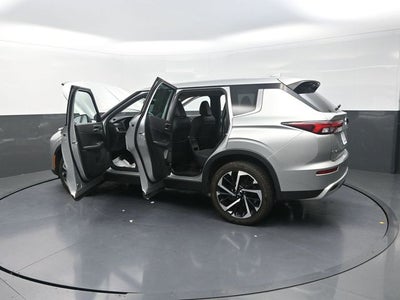 2023 Mitsubishi Outlander Base