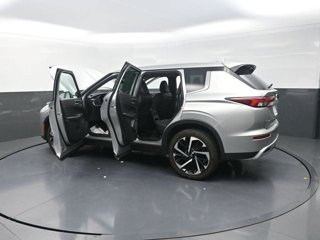 2023 Mitsubishi Outlander Base