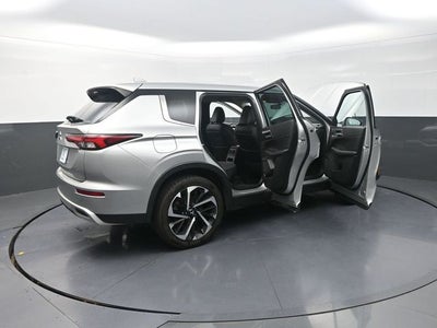 2023 Mitsubishi Outlander Base