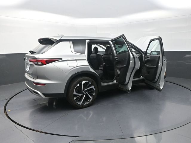 2023 Mitsubishi Outlander Base