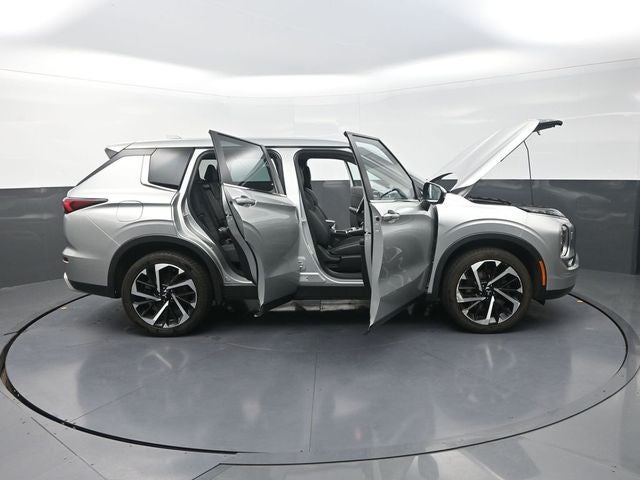 2023 Mitsubishi Outlander Base
