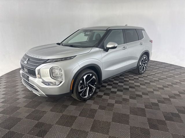 2023 Mitsubishi Outlander Base