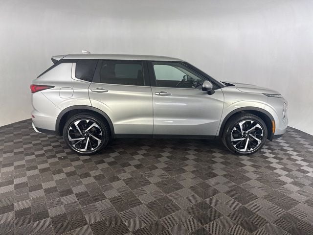 2023 Mitsubishi Outlander Base