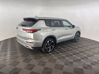 2023 Mitsubishi Outlander Base