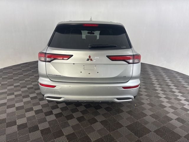 2023 Mitsubishi Outlander Base