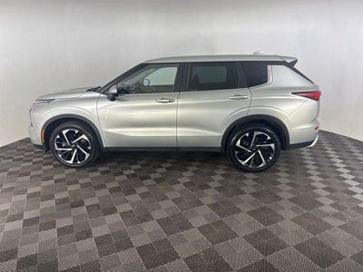 2023 Mitsubishi Outlander Base