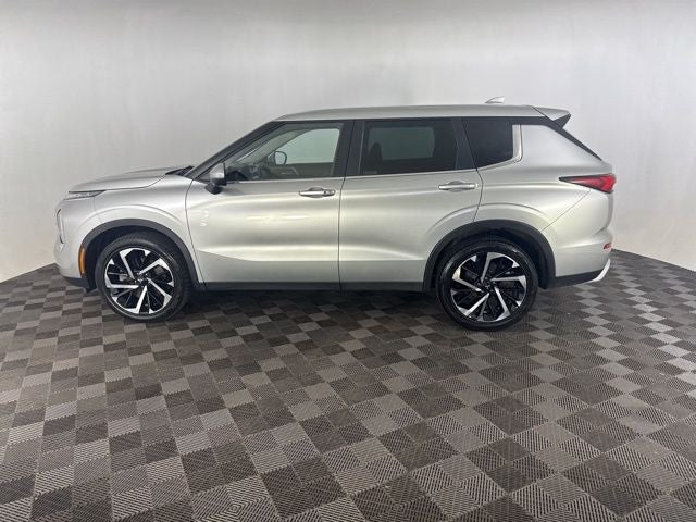 2023 Mitsubishi Outlander Base