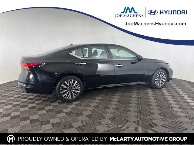 2023 Nissan Altima 2.5 SV FWD