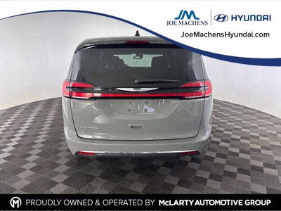 2025 Chrysler Pacifica Select